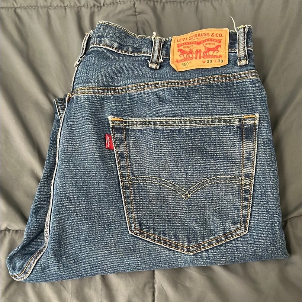 Levi’s 550 Relaxed Fit Medium Wash Jeans Size 38